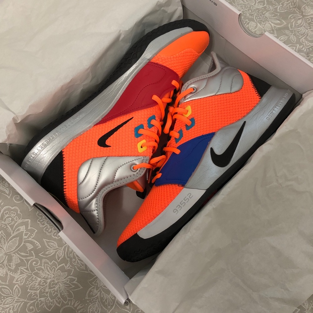 PG 3 NASA - Men’s size 11 / Women’s 12.5